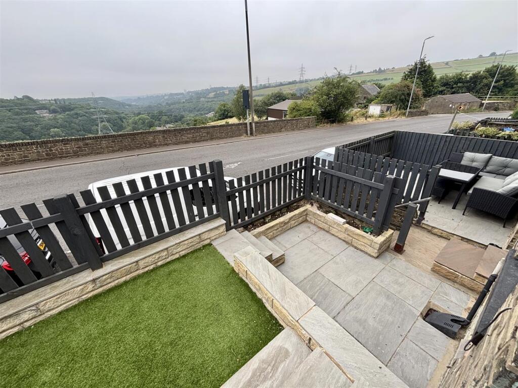 Tenterfield Terrace, Northowram, Halifax photo 4