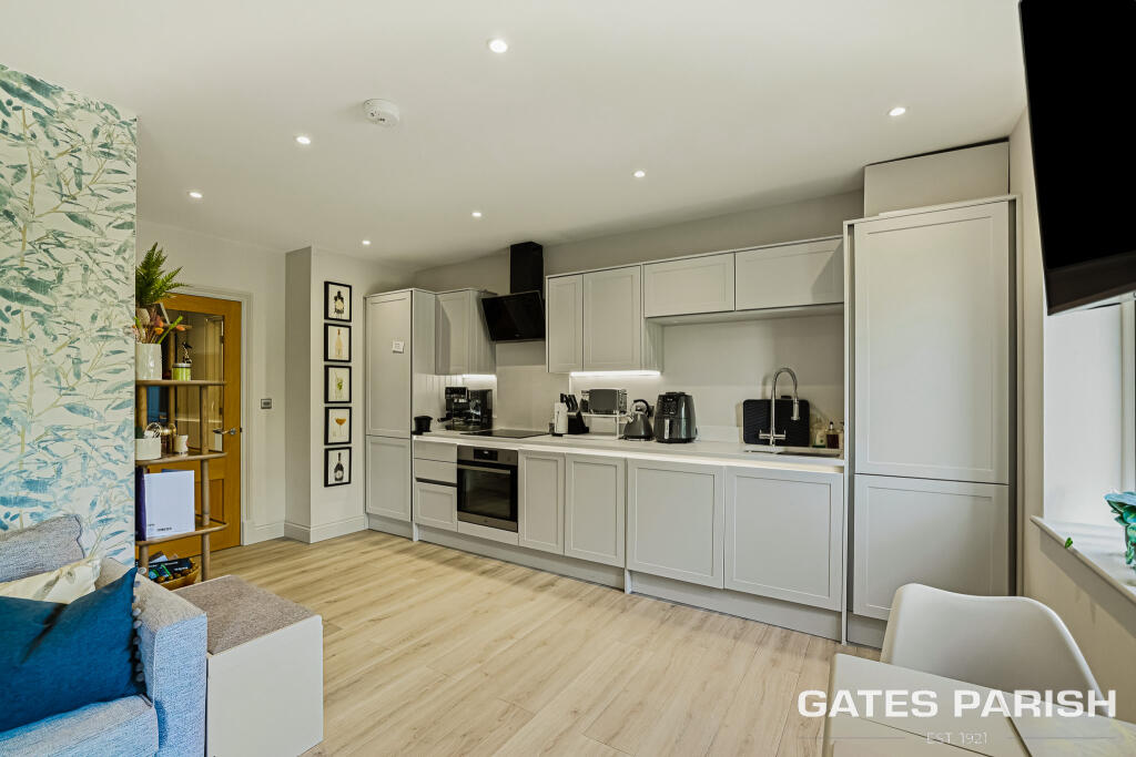 Apartment in Romford - View 5