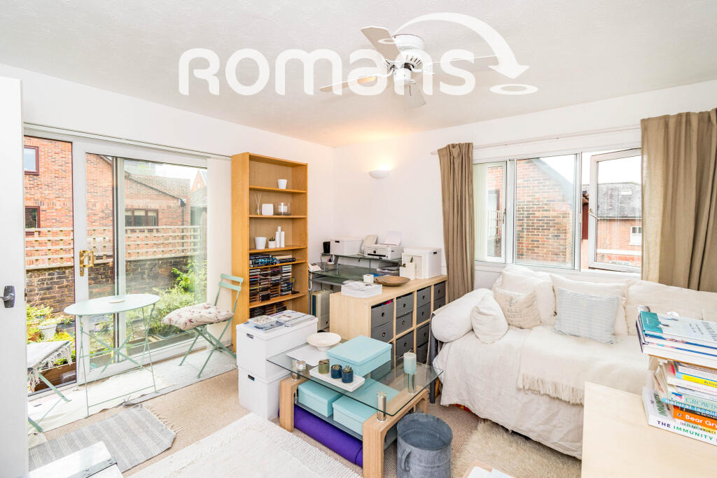 Apartment in Winchester, Hampshire - View 2