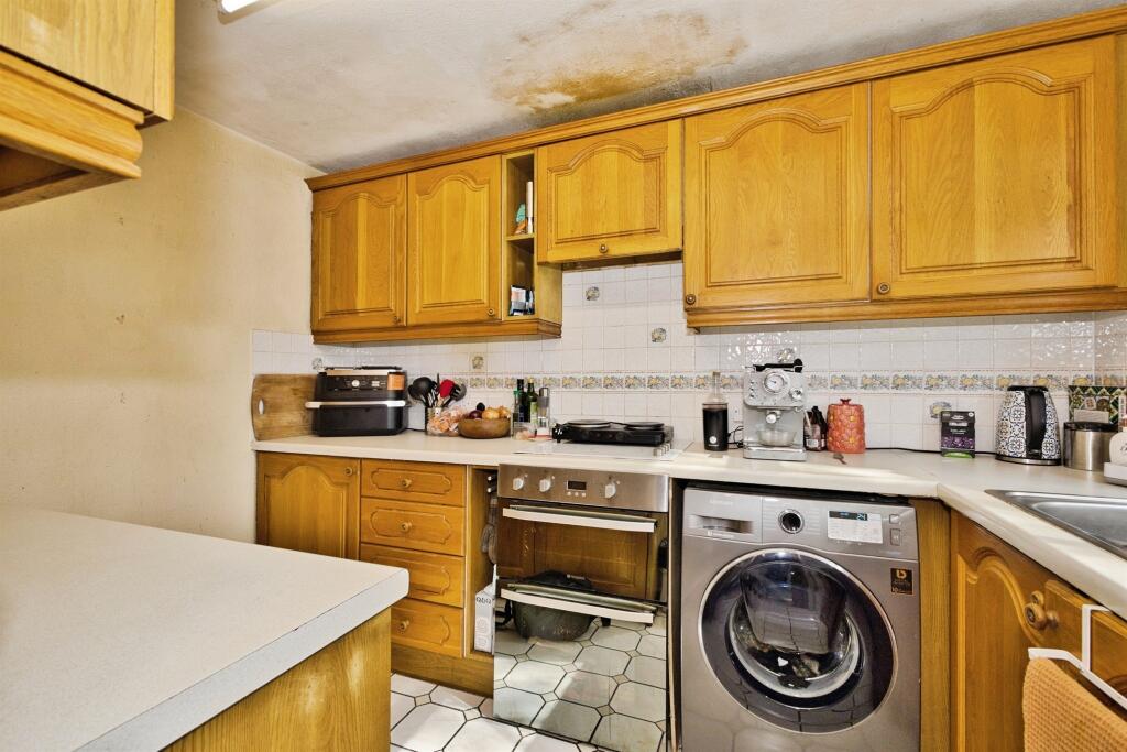 Additional image 8 of Yew Tree Close, Yeovil