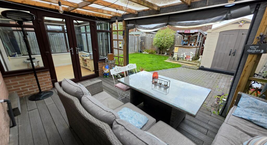 Redwood Drive, Audenshaw photo 4