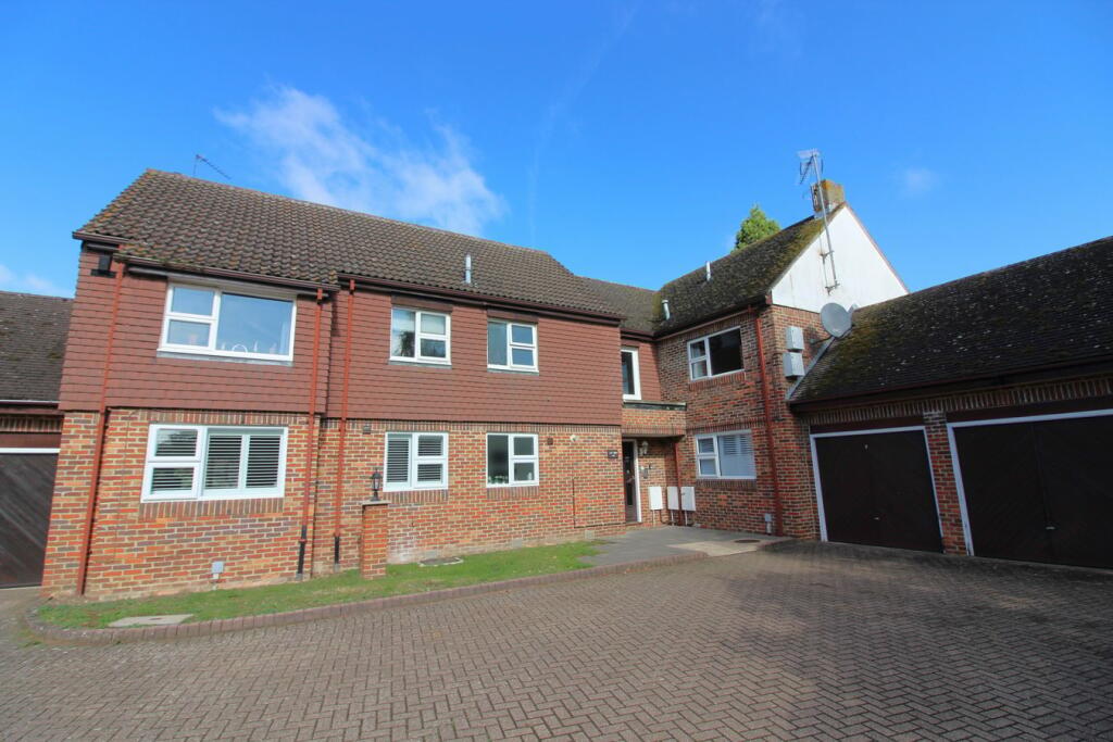 Riddell Gardens, Baldock, SG7 photo 2
