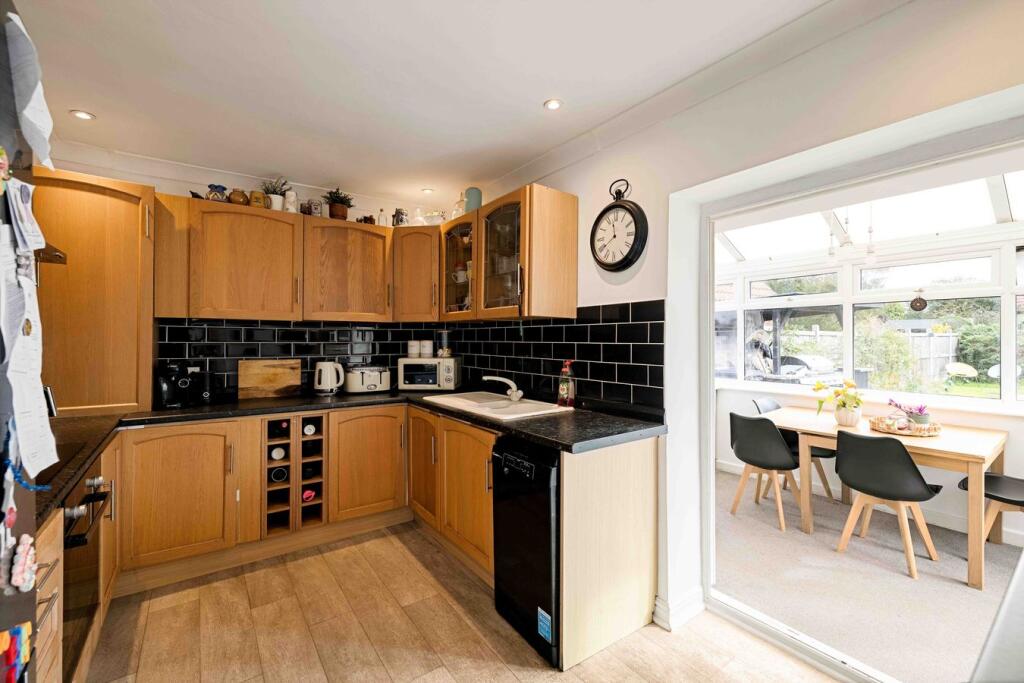 House in Capel-le-Ferne - View 3