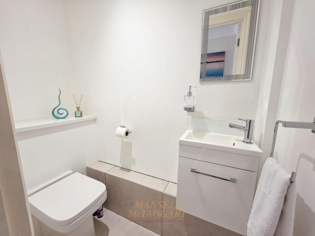 Medway Road, Crawley, RH11 - More