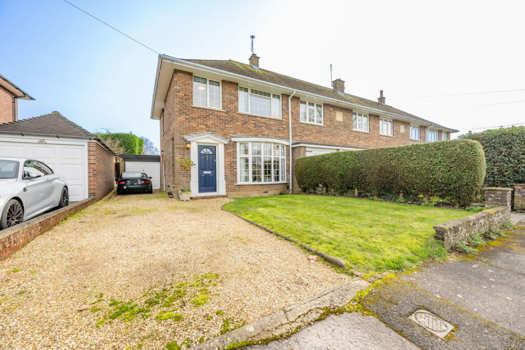 3-bed semi-detached on Carthage Close, Chandler's Ford, SO53 2BL, £425,000