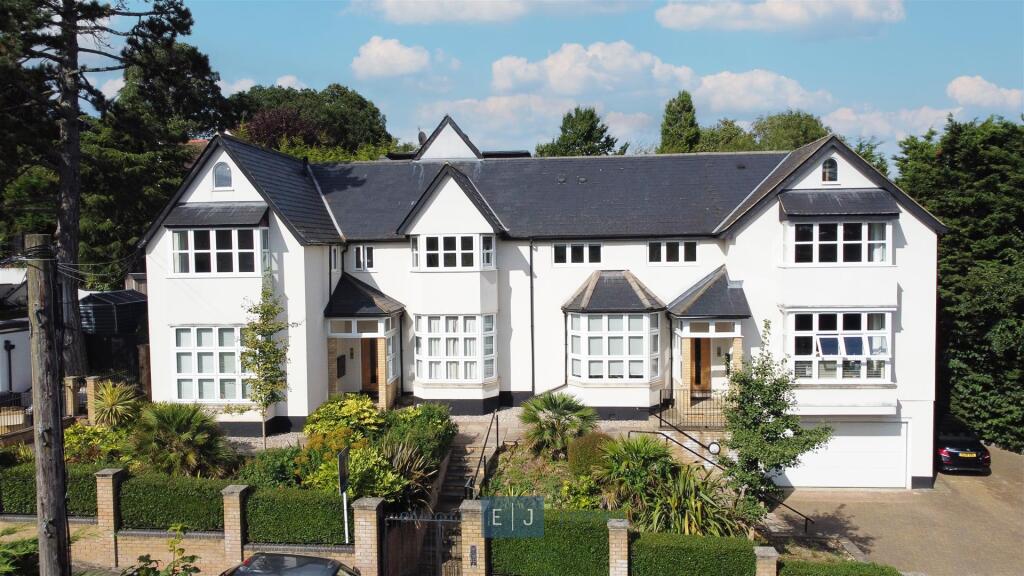 Main image of property: Albion Park Court, Albion Hill
