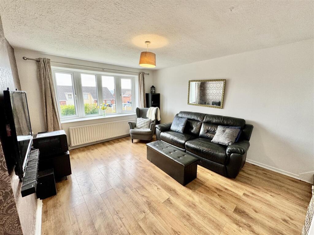 Austwick Close, Mapplewell, Barnsley, S75 5QF photo 4