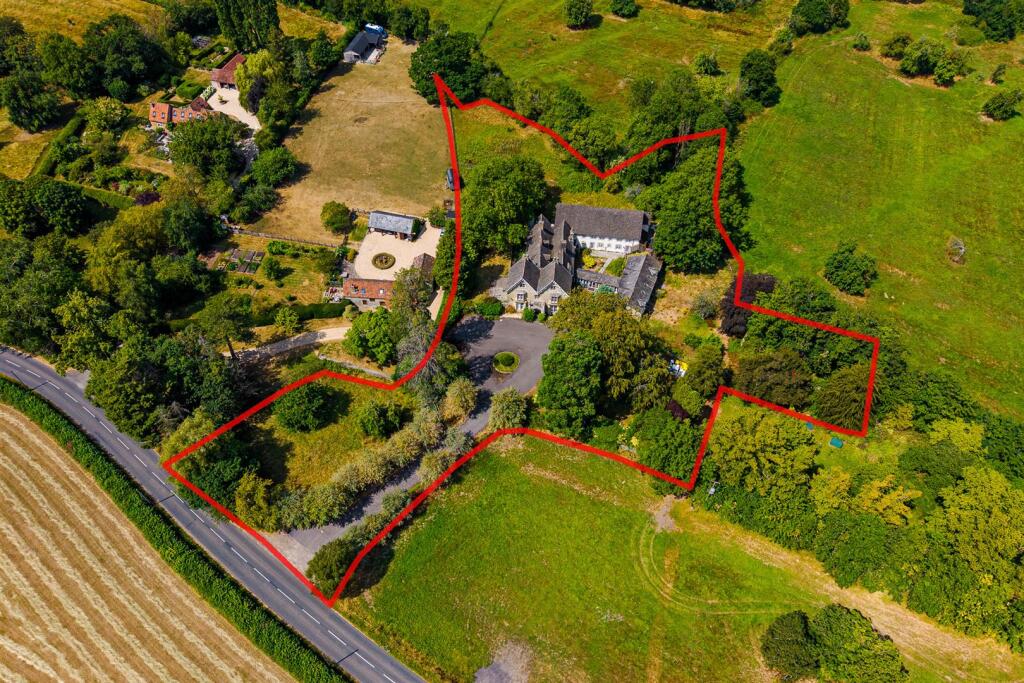 Main image of property: DEVELOPMENT / FAMILY HOME | GL13