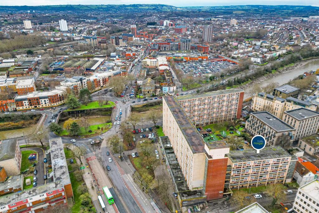 3 Bed | 2 Balcony | BS1 photo 3