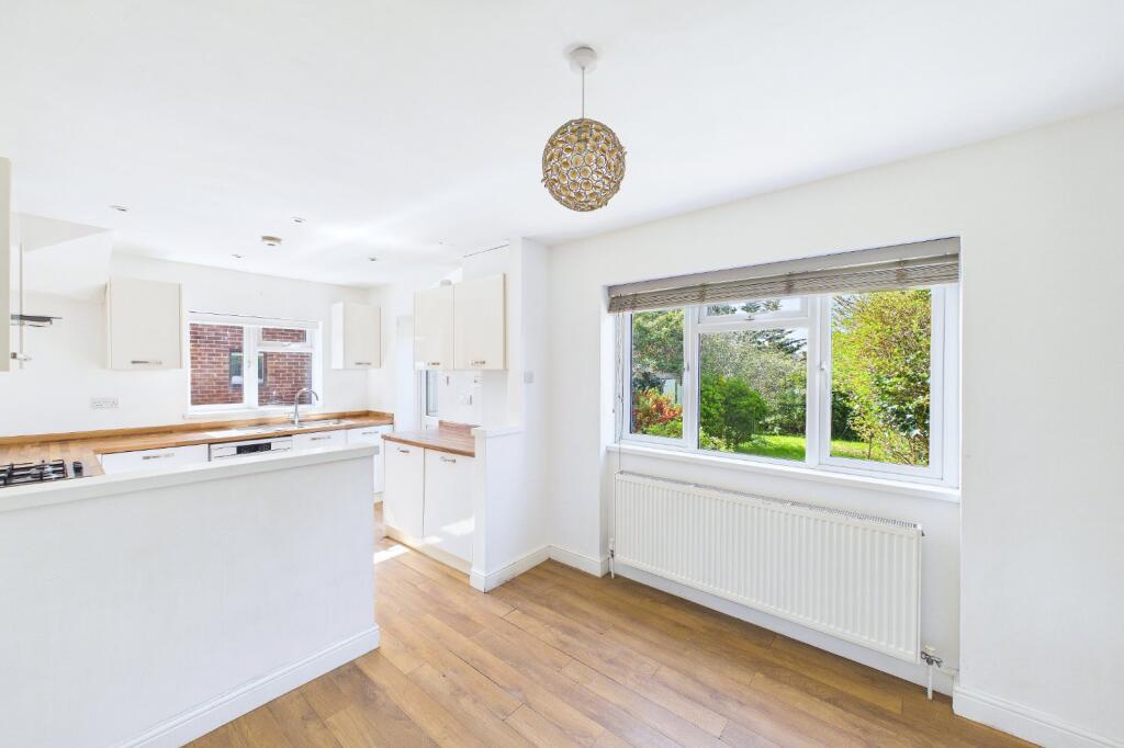 House in Twyford, Wokingham - View 4