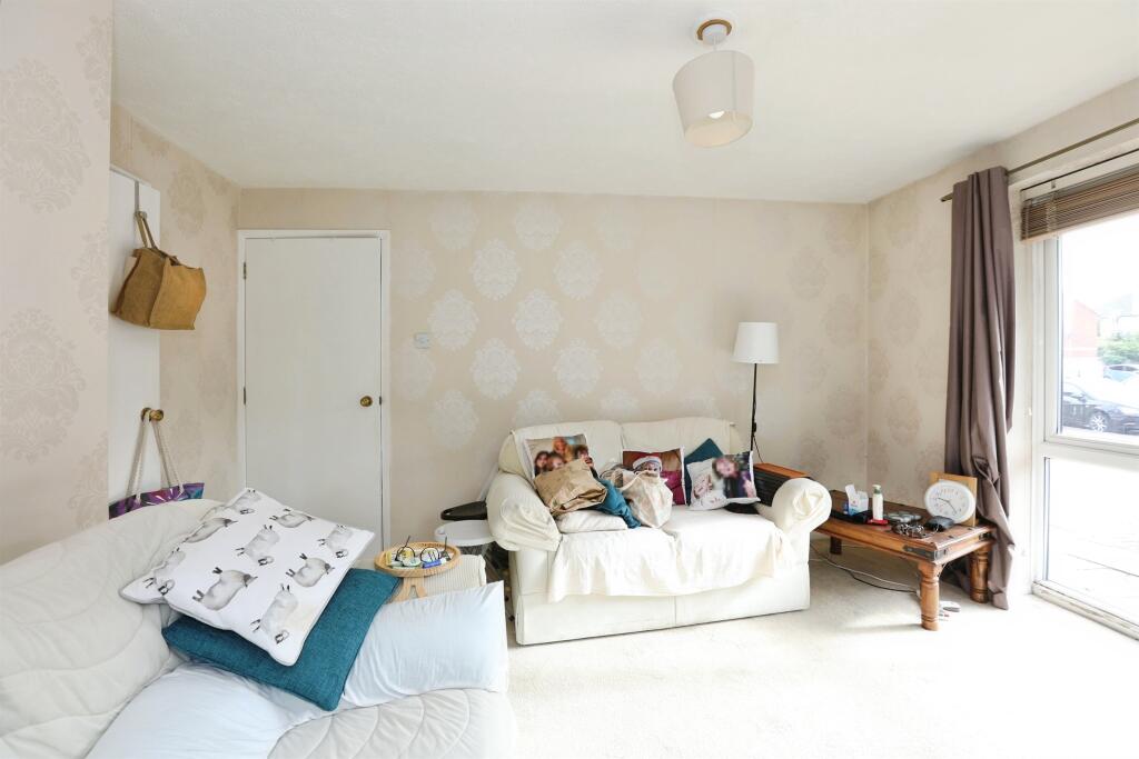 Apartment in Horsham, West Sussex - View 4
