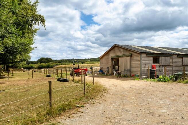 Barn 1.jpg