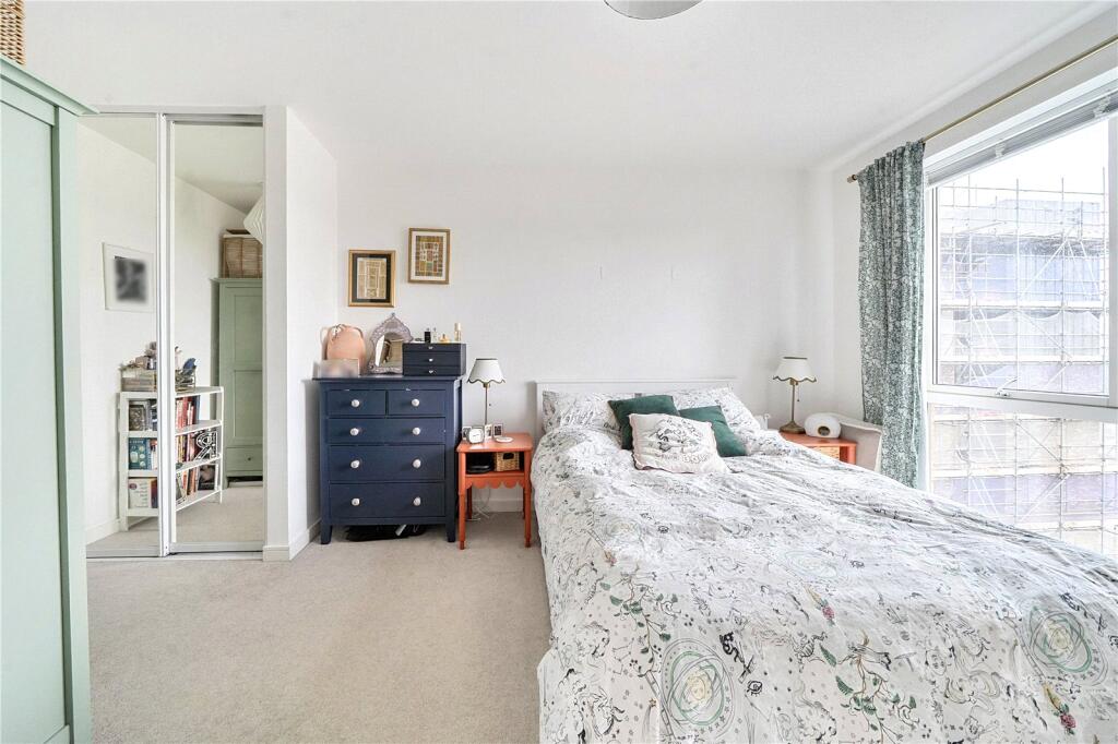 Apartment in London - View 5