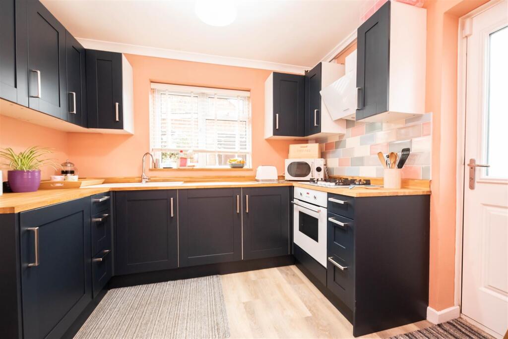 House in Surrey Heath, Camberley - View 3