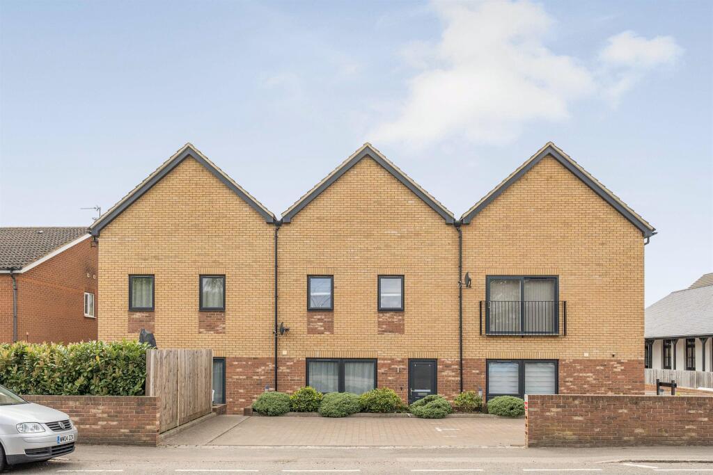 Main image of property: Golden Lion Mews, London Colney, St. Albans