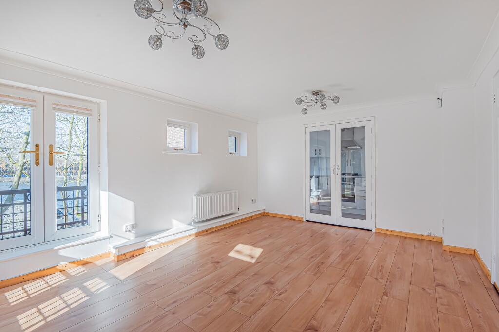 Main image of property: Greenland Quay, Surrey Quays, SE16