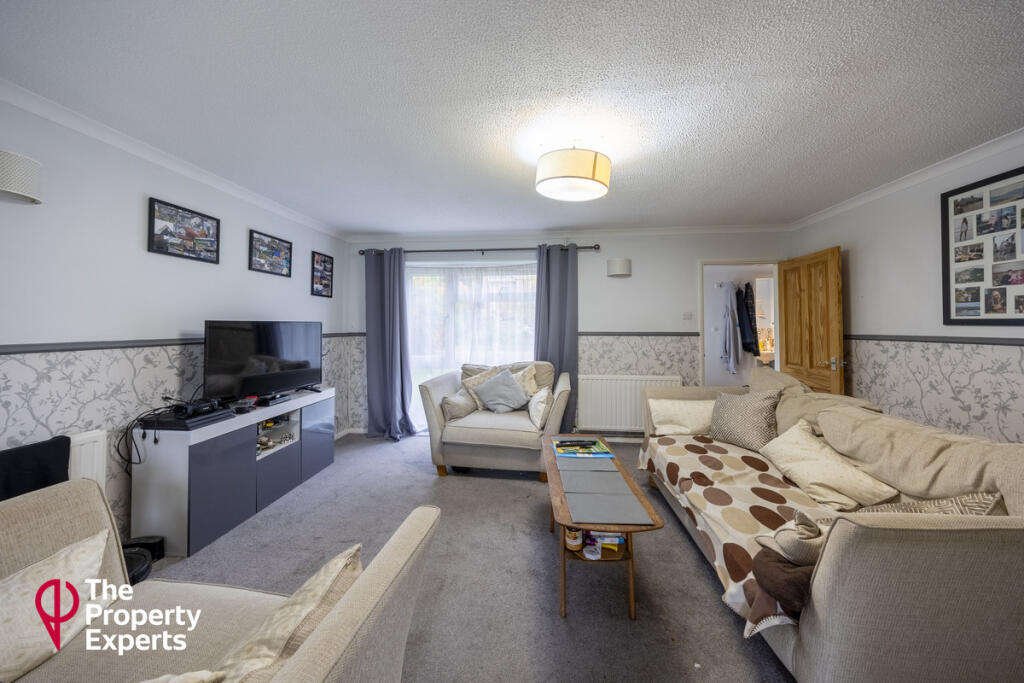 Sherbourne Drive, Reading, RG5 photo 3