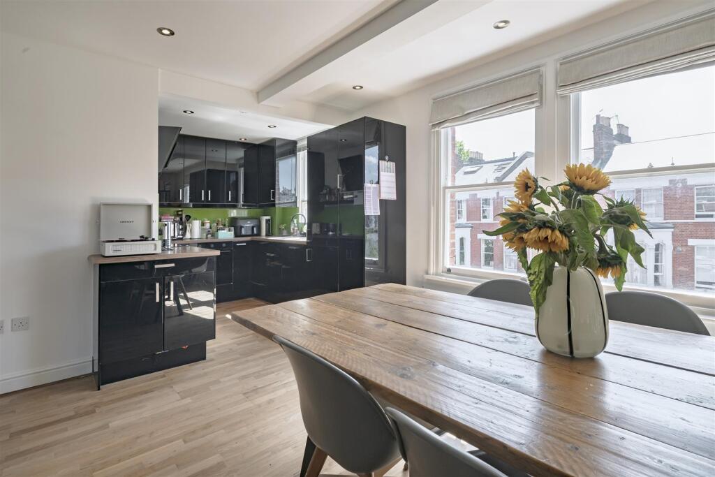 Apartment in London - View 5