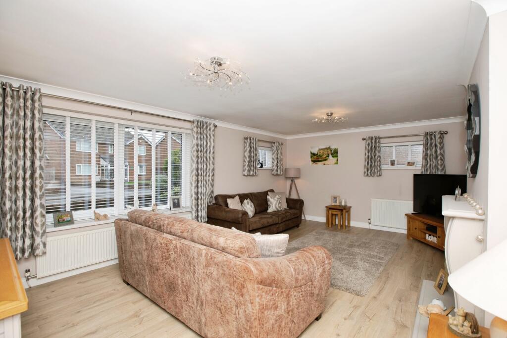 Westfield Drive, Preston, PR4 photo 3