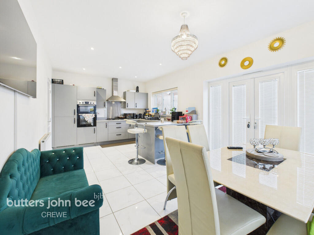4 bed detached - Chaucer Road, Crewe image 3