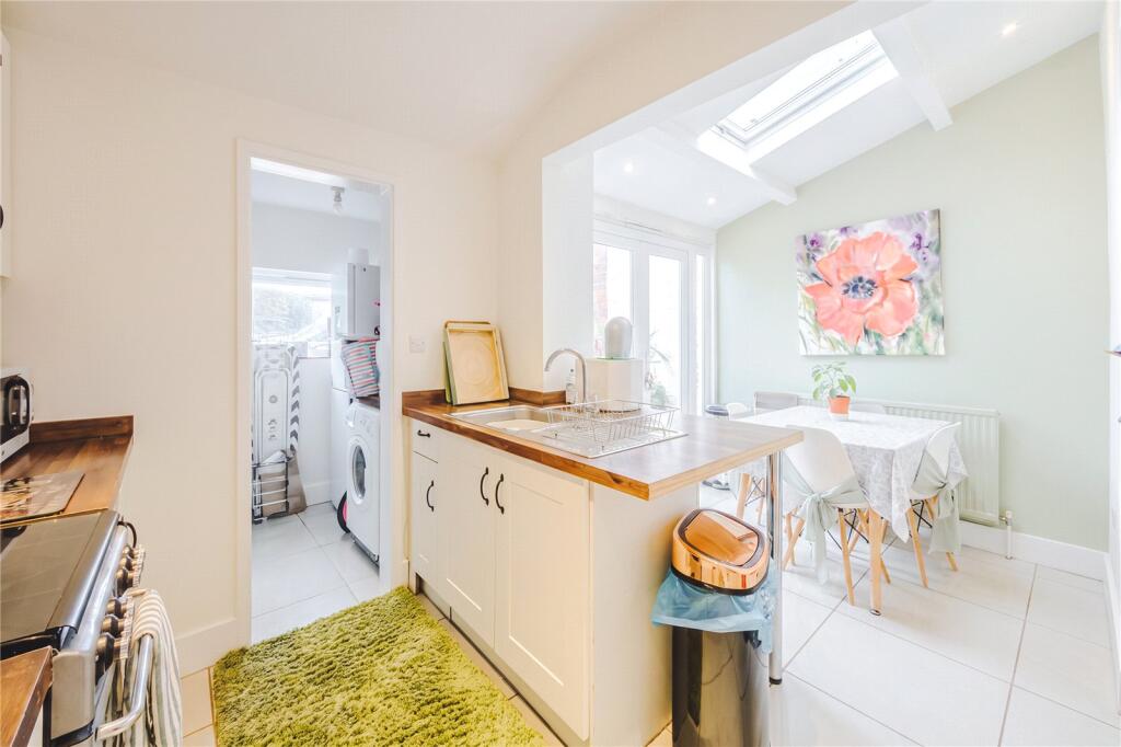 House in Swindon, Eastcott, South Swindon - More