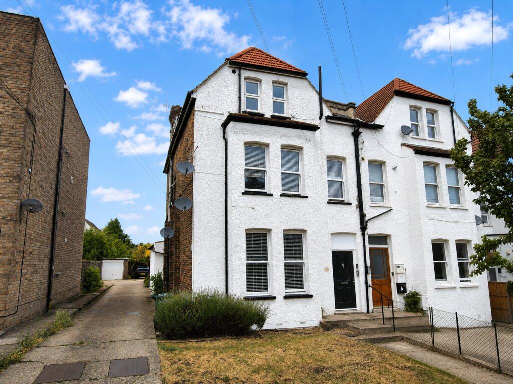 2-bed flat on Park Road, High Barnet, EN5, £450,000