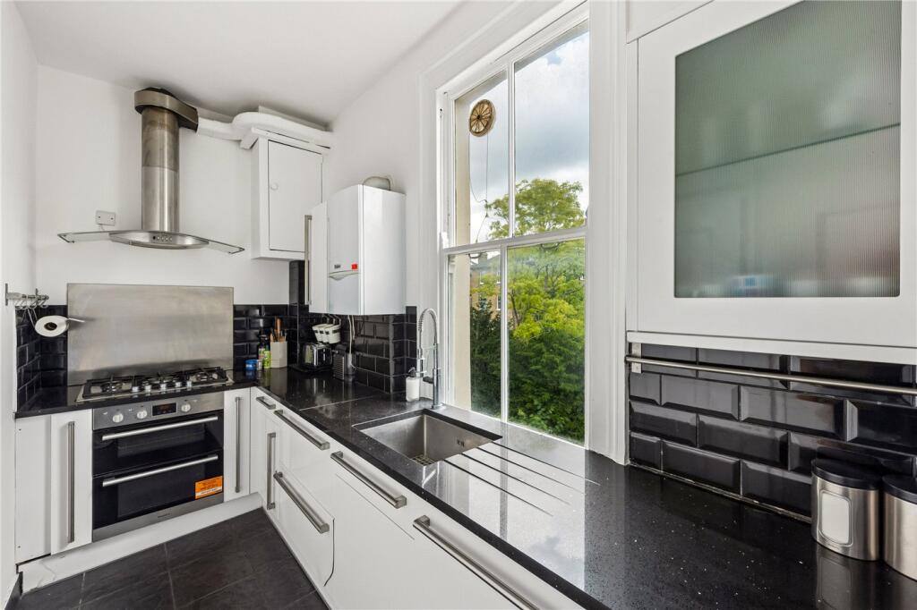 Apartment in London, Taverner Square, Highbury - View 3