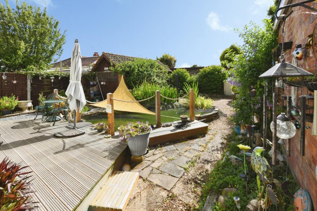 Main image of property: Englefield Close, Hockley, Essex, SS5
