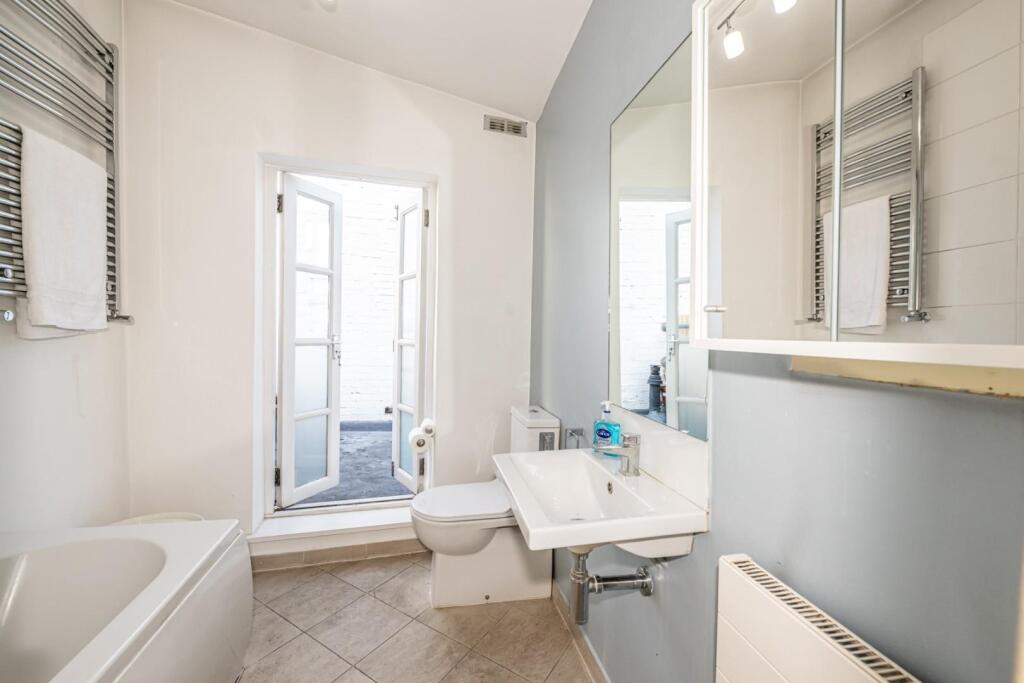 House in London - View 5