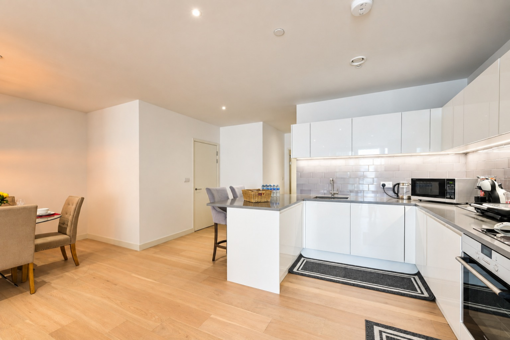Apartment in London, Royal Wharf, Silvertown - More