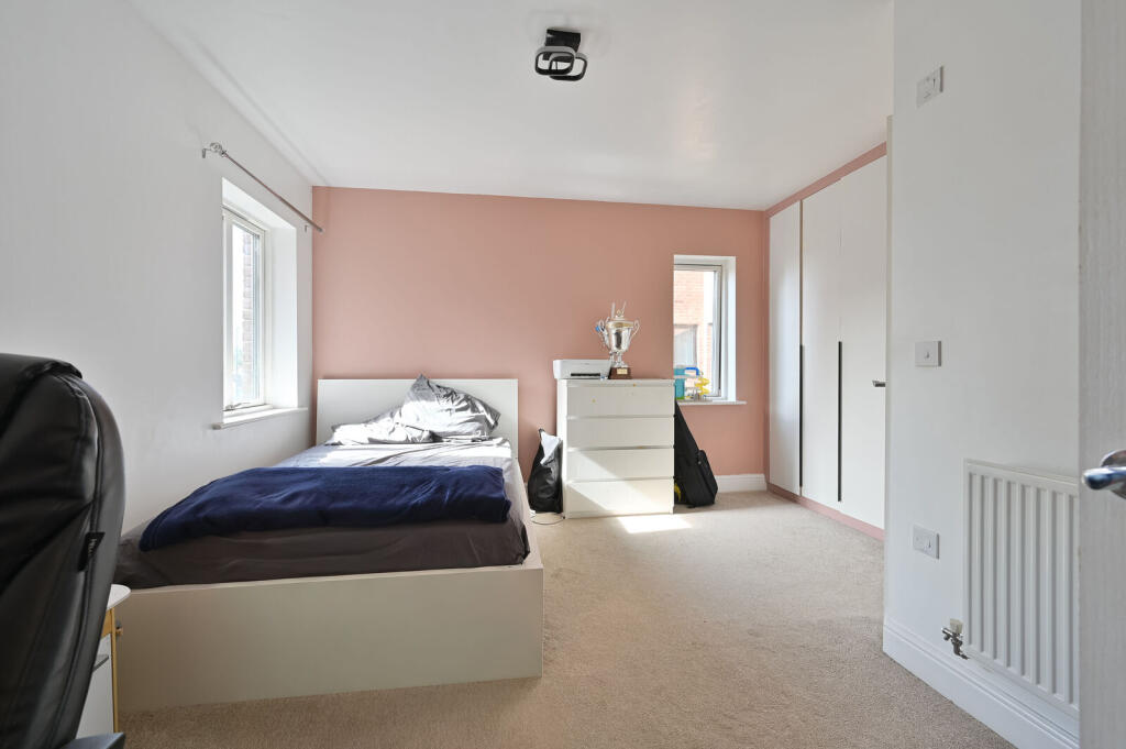 Apartment in Harrow - More