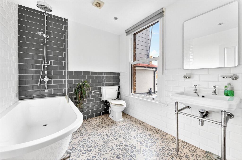 House in London - View 6