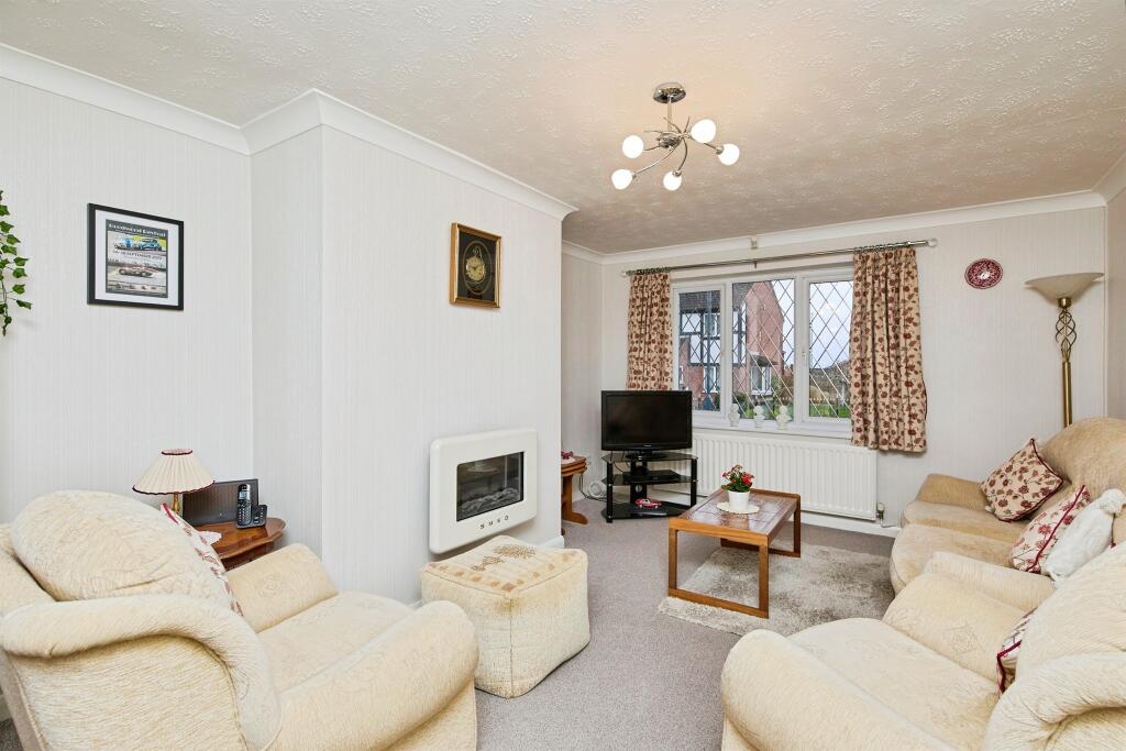11 Clipstone Gardens photo 4