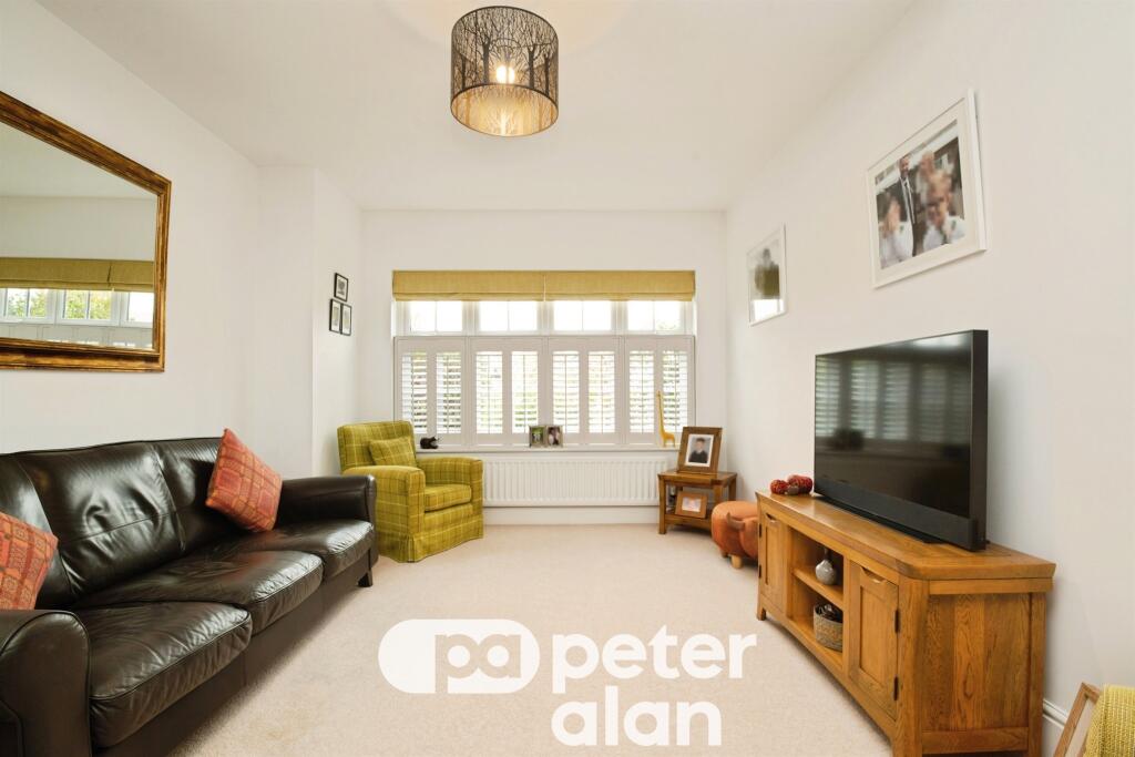 House in Newport, Mon Bank, Stow Hill - More