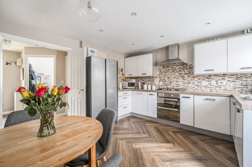 House in Three Mile Cross, Mereoak Park, Shinfield - View 3
