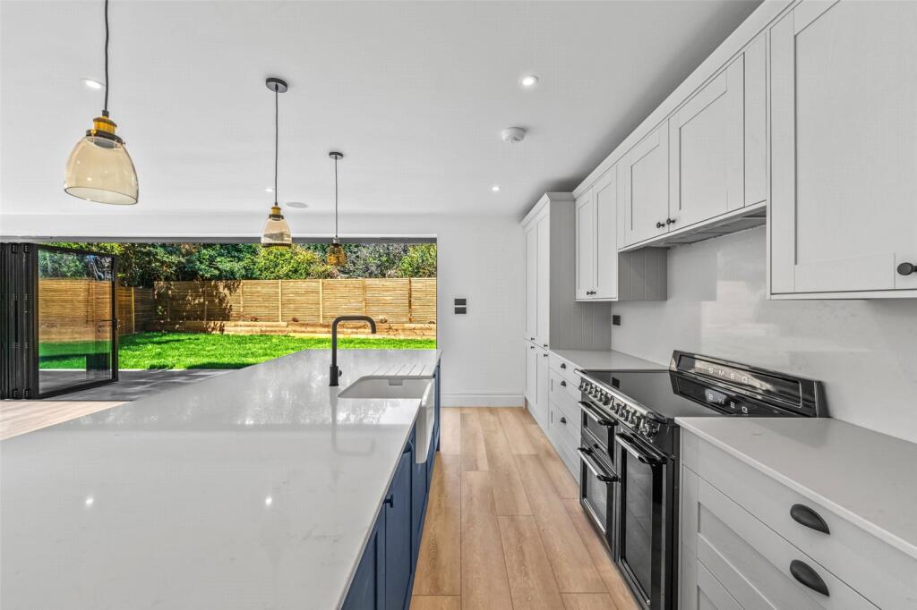 House in Walton-on-Thames, Surrey - More