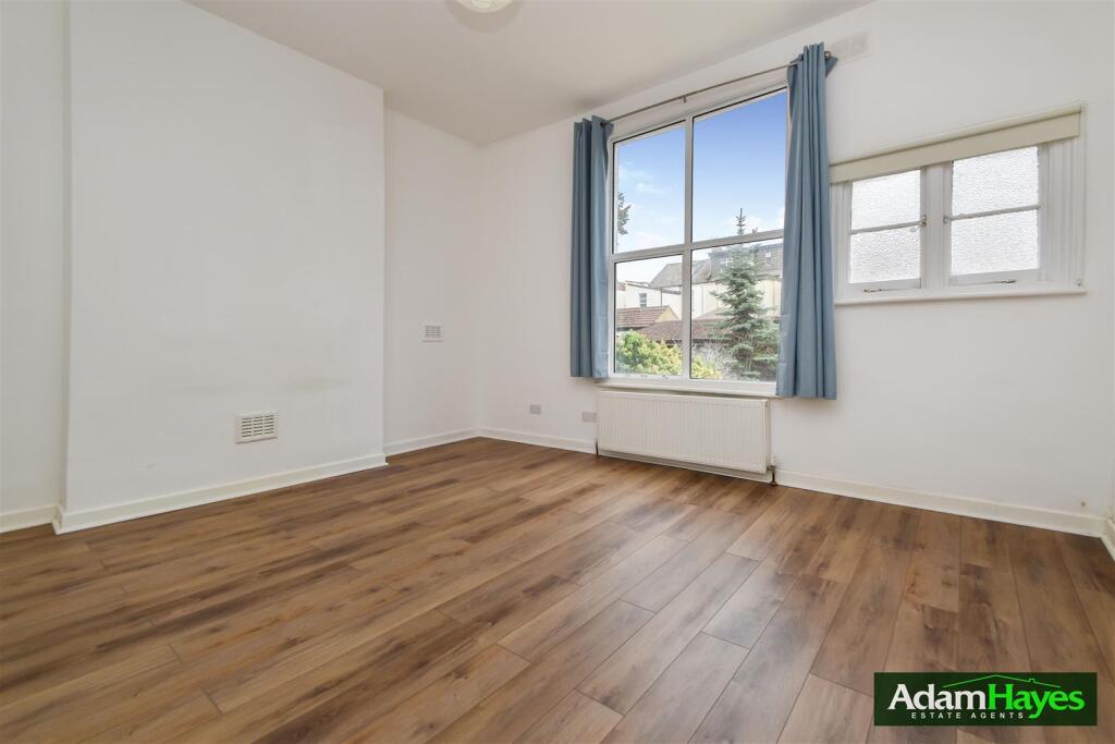 Apartment in London, Church End - View 4