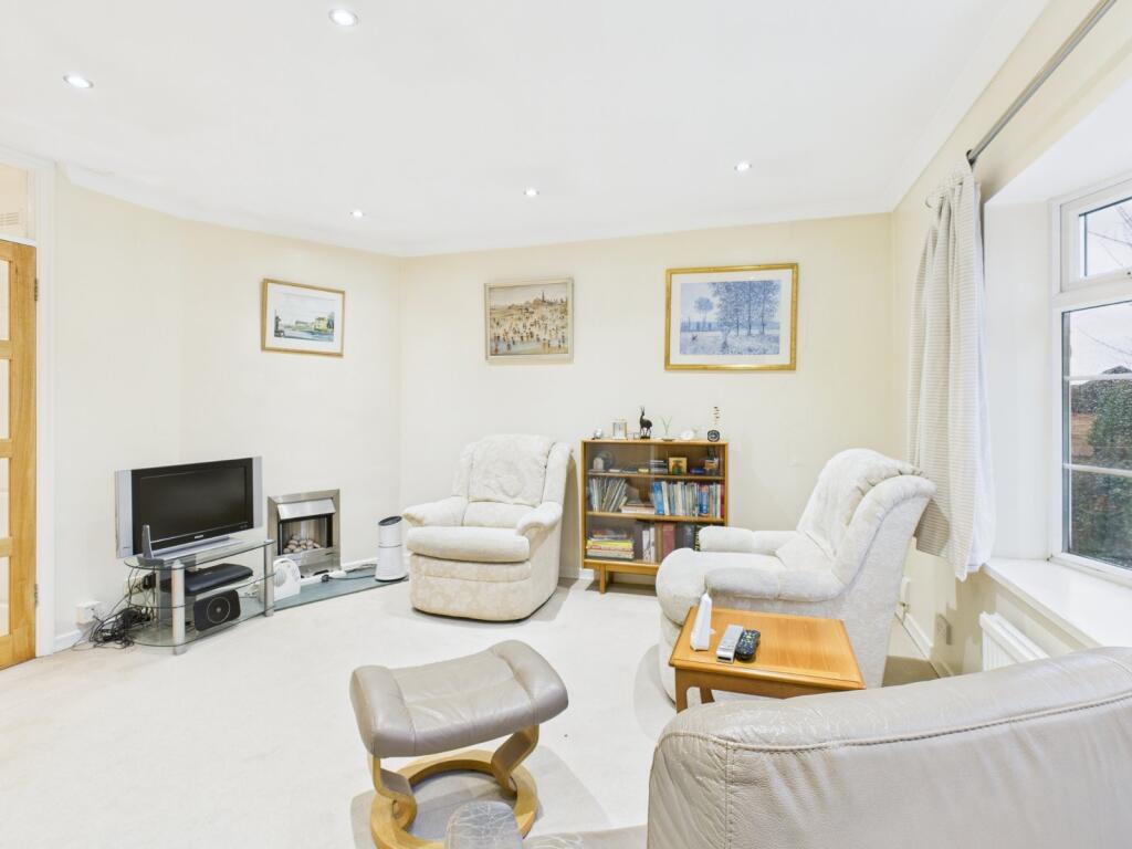 Apartment in Hemel Hempstead, Amersham - More