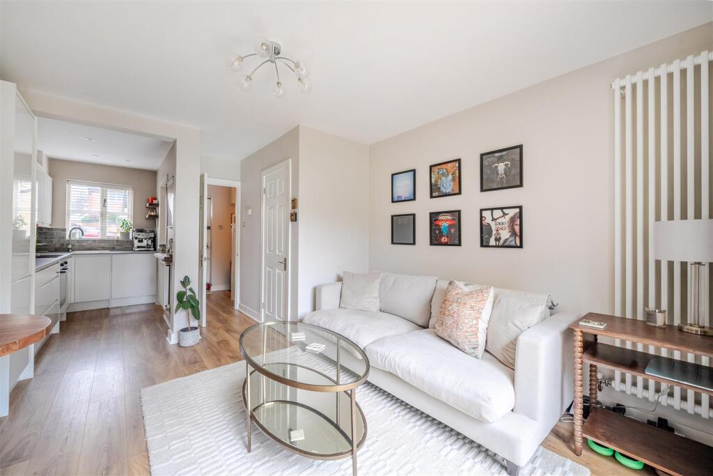 Bembridge Court, Crowthorne, Berkshire, RG45 6BN photo 4