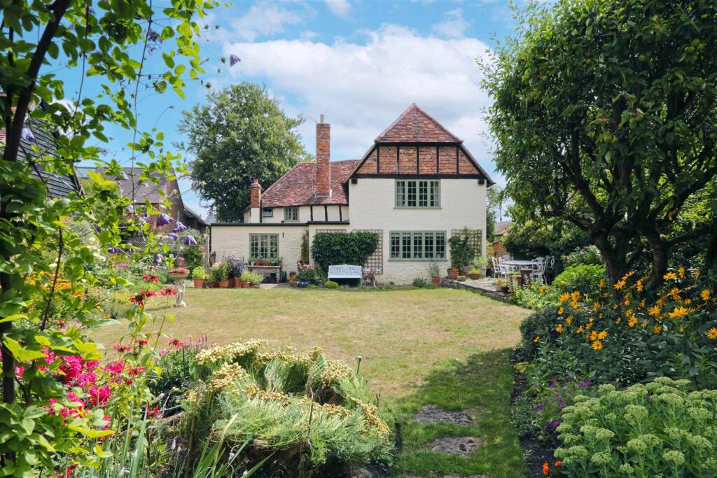 5-bed detached on Towersey, Oxfordshire, £1,250,000