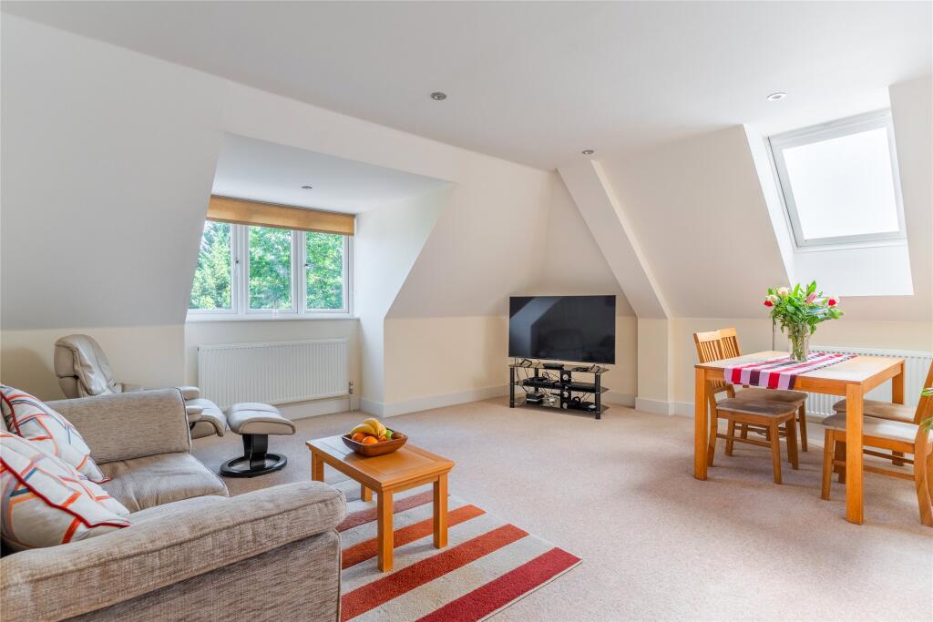 Park Lane East, Reigate, RH2 photo 2