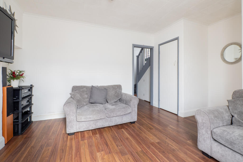 House in Sutton - View 5