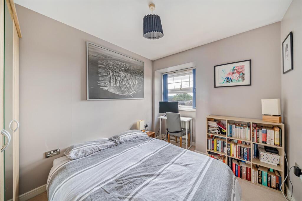 House in London, Rosehill - More