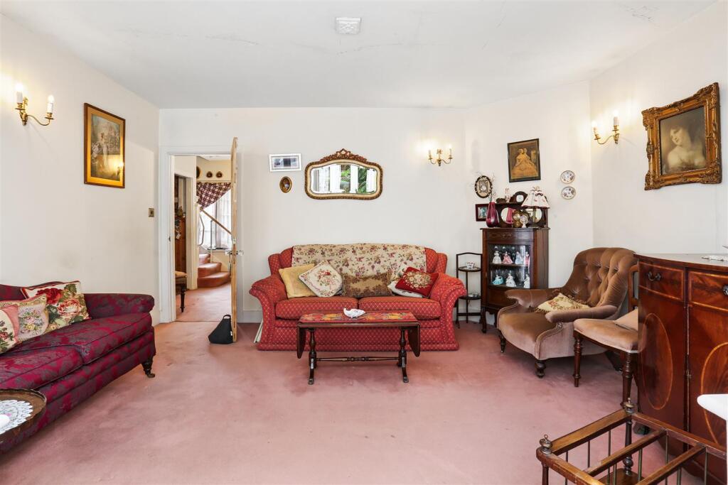House in Sutton - View 4