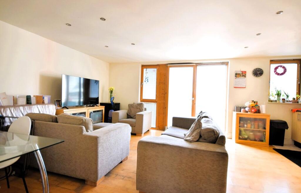Apartment in Kingston upon Thames - View 2