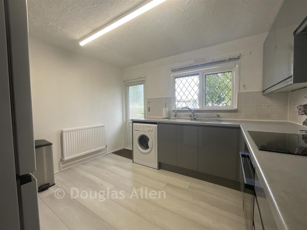 Lower Dunton Road, Dunton, Brentwood, Essex photo 5