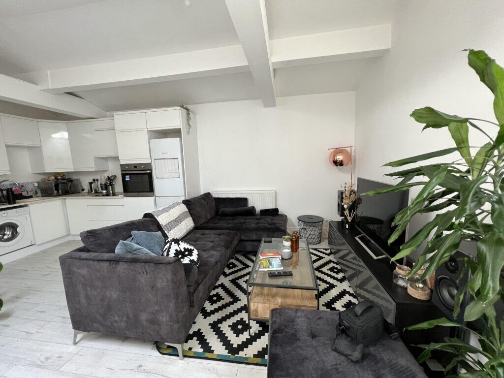 Apartment in Manchester, Parrs Wood, Didsbury - View 2