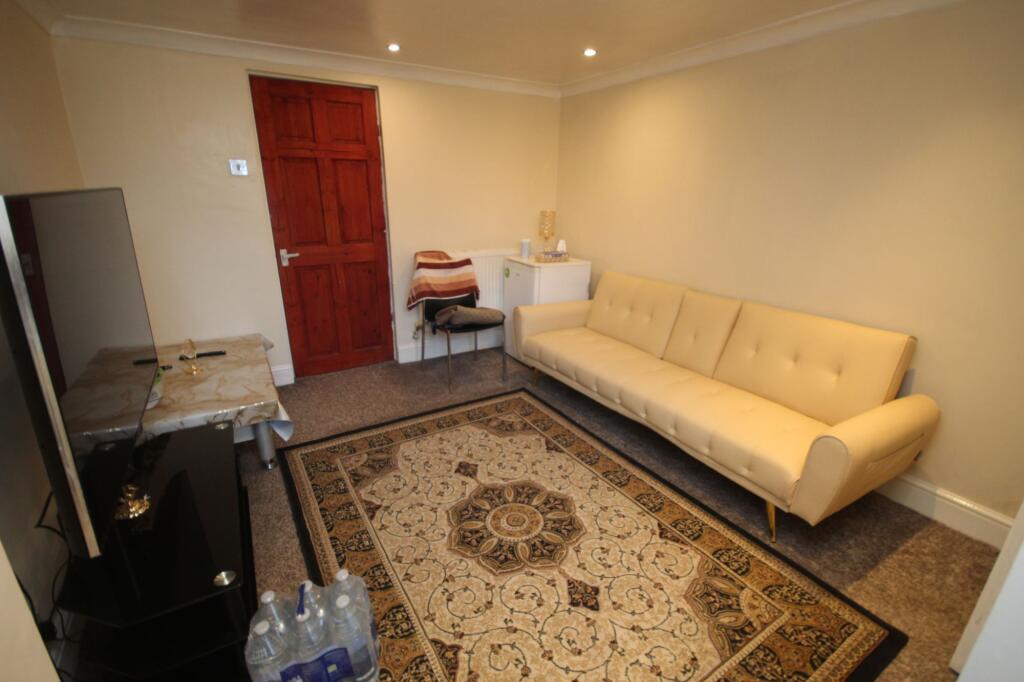 Urmston Lane, Stretford, M32 photo 3