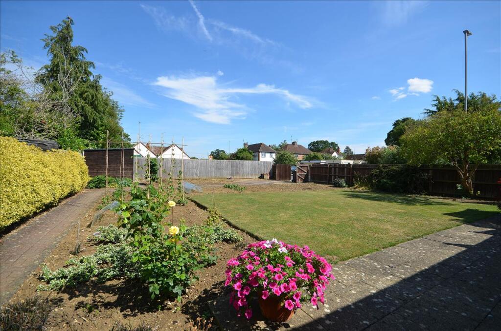 House in Rushden, North Northamptonshire - View 2