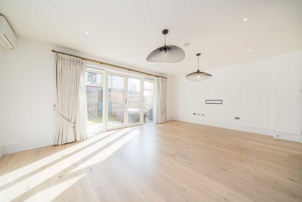 House in London, Wimbledon Park, Collier's Wood - View 4